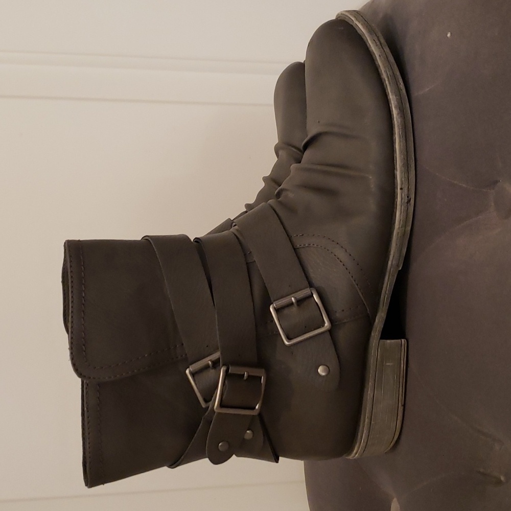 Boots - Picture 3 of 4